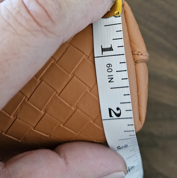 Universal Thread Small Woven Tan Crossbody Bag Faux Leather NWT - Picture 12 of 12